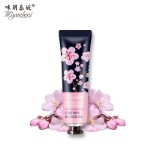 Cherry Blossom Natural Green Hand Cream Крем для рук увлажняющий с экстрактом вишни (30 г)