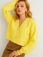 Кардиган укороченный с широким рукавом на пуговицах вязаный