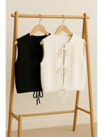 Жилет с завязками летний в школу