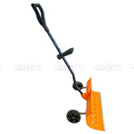 Движок для уборки снега пластиковый №45 на колесиках с алюминиевым черенком [660*33] [1]