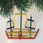 Новогоднее украшение из стеклянных бусин «Кораблик»