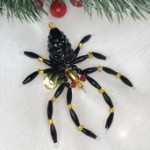 Новогоднее украшение из стеклянных бусин «Паук черный»