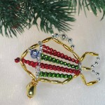 Новогоднее украшение из стеклянных бусин «Рыбка»