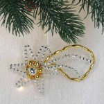 Новогоднее украшение из стеклянных бусин «Падающая звезда»