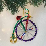 Новогоднее украшение из стеклянных бусин «Пенни-фартин»