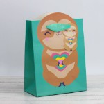 Пакет подарочный (S) “Cute sloth with heart”, green (18*23*10)