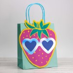 Пакет подарочный (S) “Eyes heart strawberry”, green (21*25.5*10)