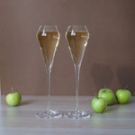 Бокал на тонкой ножке