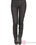 Женские джинсы черного цвета с рисунком на задних карманах.