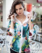 Блузка на длинный рукав бирюзовая с цветочным принтом