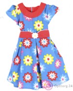 Детское платье голубого цвета с красным воротом и поясом