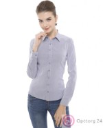 Женская блузка белого цвета в синюю полоску.