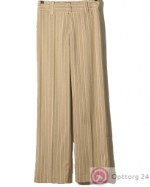 Женские брюки песочно-бежевого цвета в вертикальную полоску.