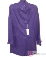Женское пальто фиолетового  цвета с пуговицами в 2 ряда