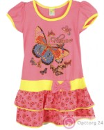 Платье для девочки розового цвета с принтом в виде бабочек.