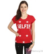 Женская футболка красного цвета с надписью “Селфи”