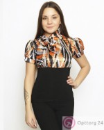 Женская блузка комбинированная со вставкой из атласной ткани.