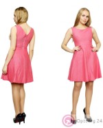Женское платье нежно-розового цвета с застёжкой на спине.