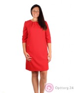Красное платье с декоративными клепками на спине