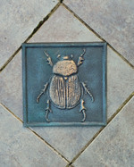 Картина с фигуркой жука